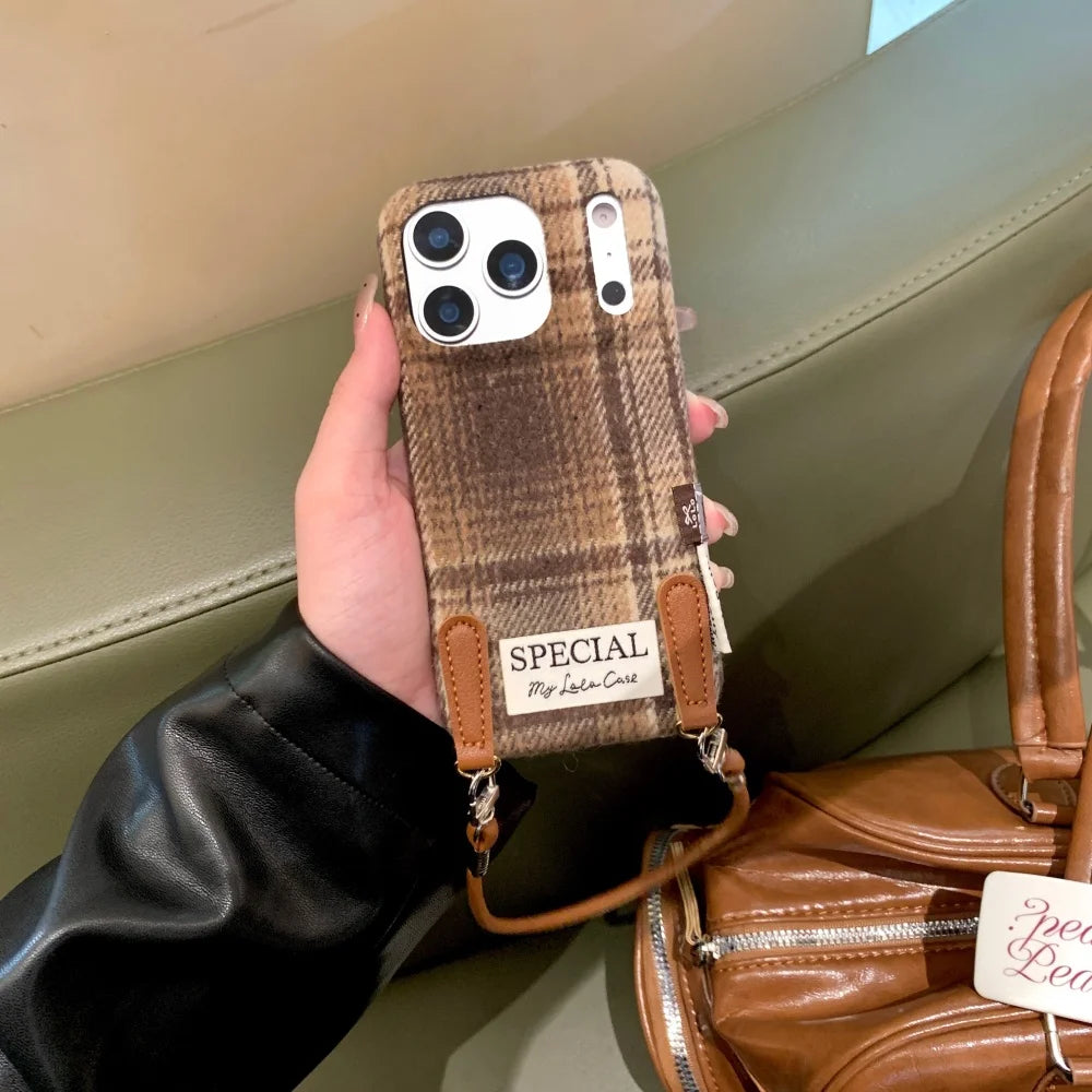 Plüschhülle Retro Stil für iPhone 17 Stoßfest
