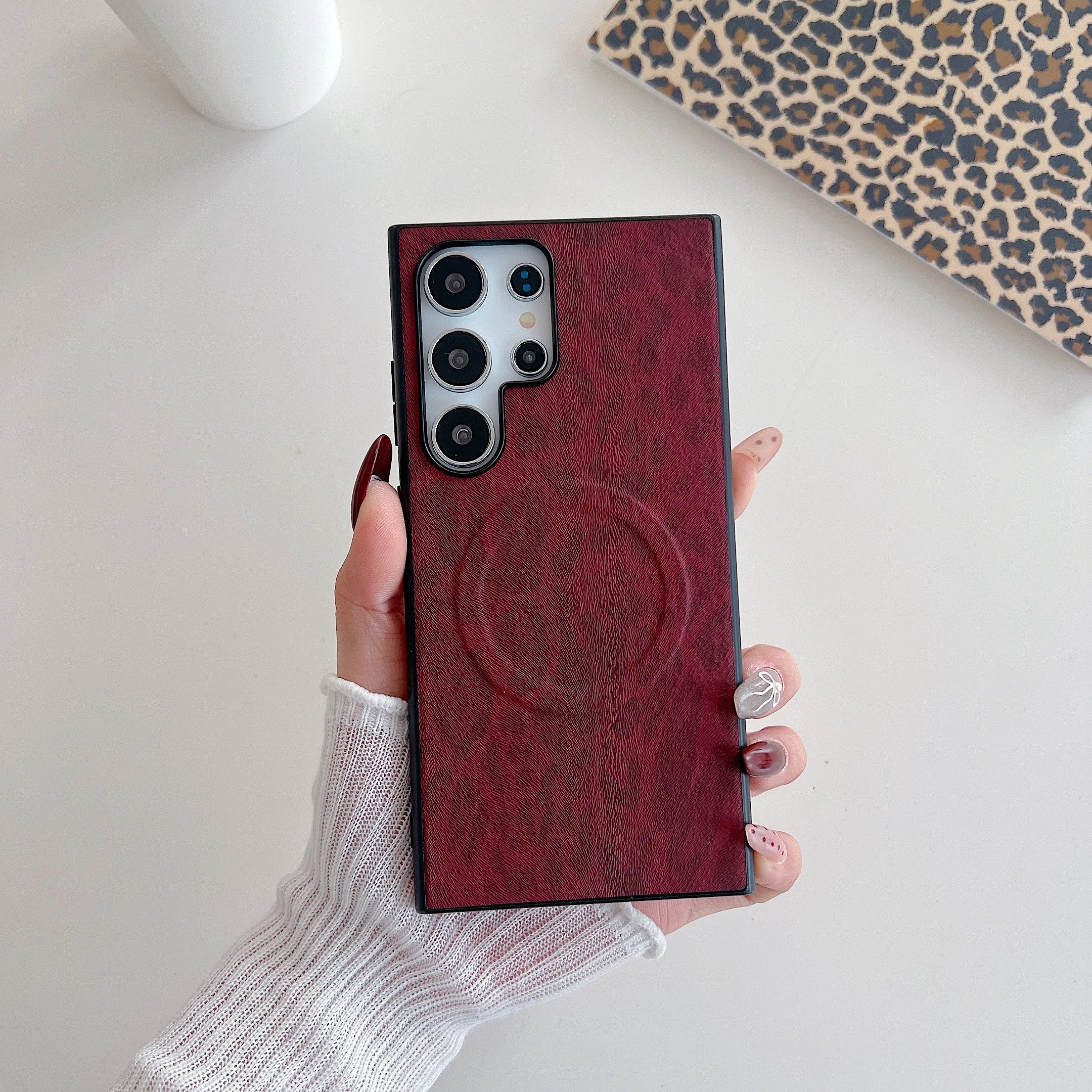 Leoparden Magnet Hülle mit MagSafe Funktion