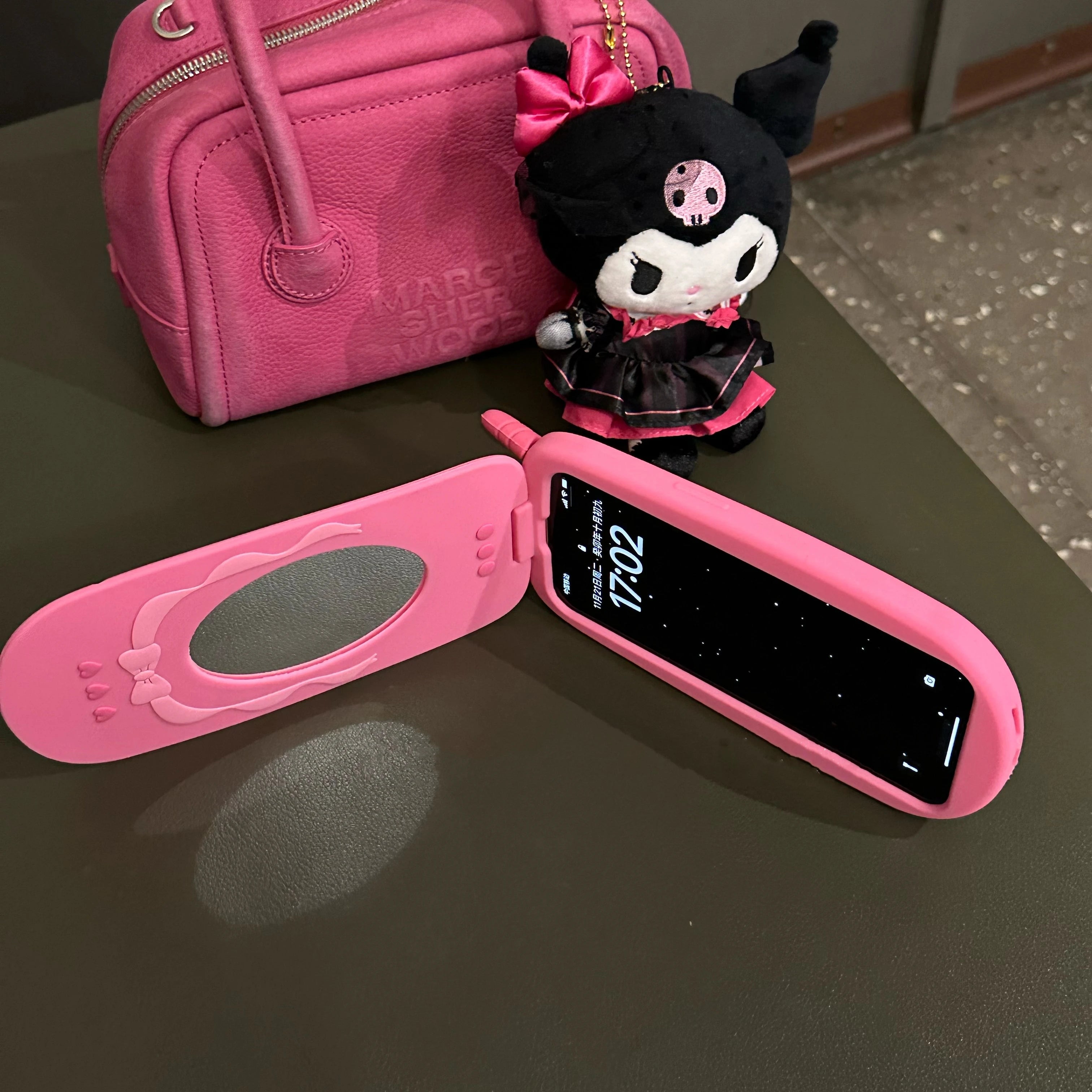 Rosa Klapp-Spiegel Handyhülle aus Silikon