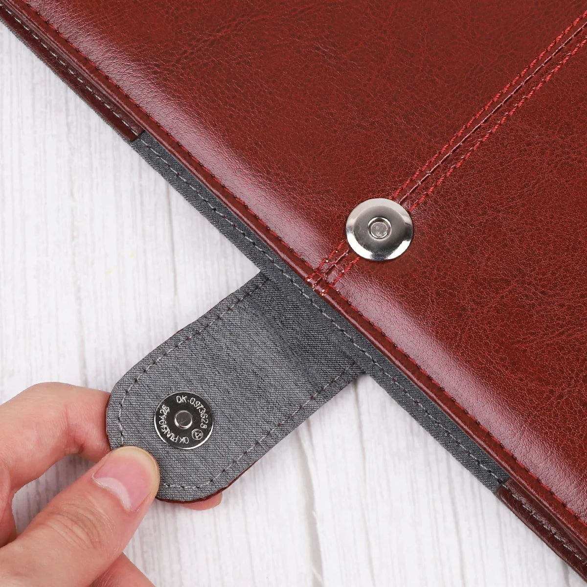 PU-Leder MacBook Hülle 13–14 Zoll 2024–2025