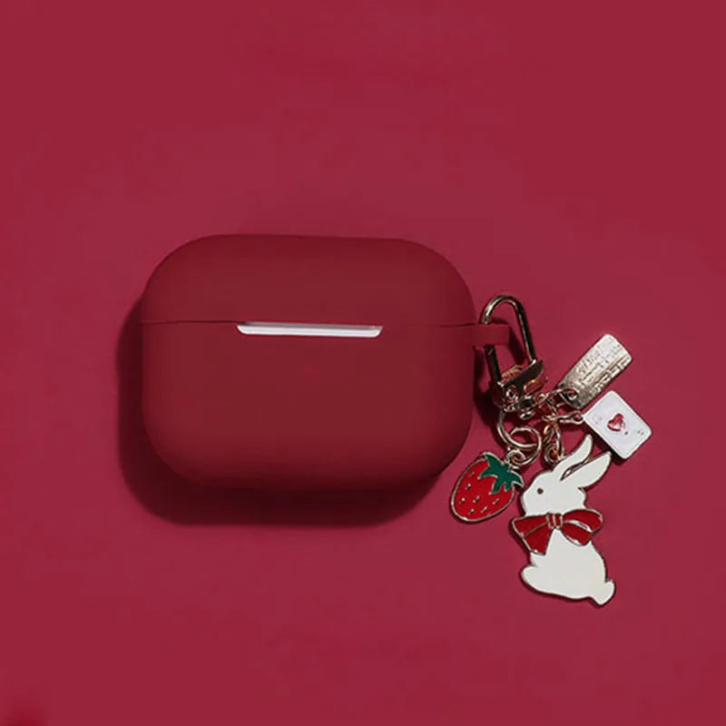 Weinrote Silikonhülle mit Rosenanhänger für AirPods