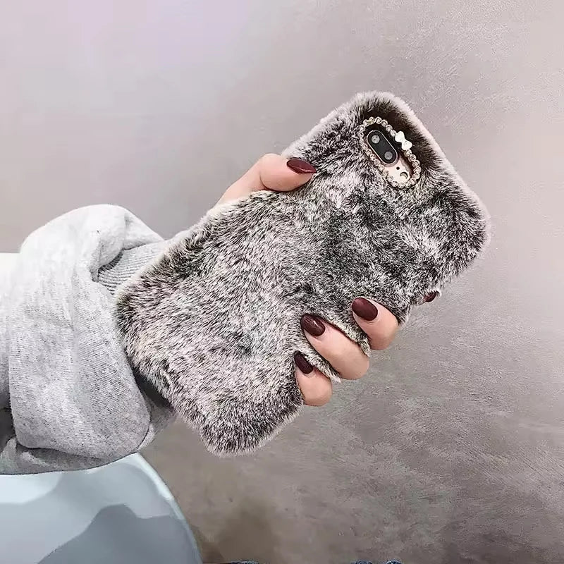 Luxuriöse Plüschhülle mit Diamantdekor
