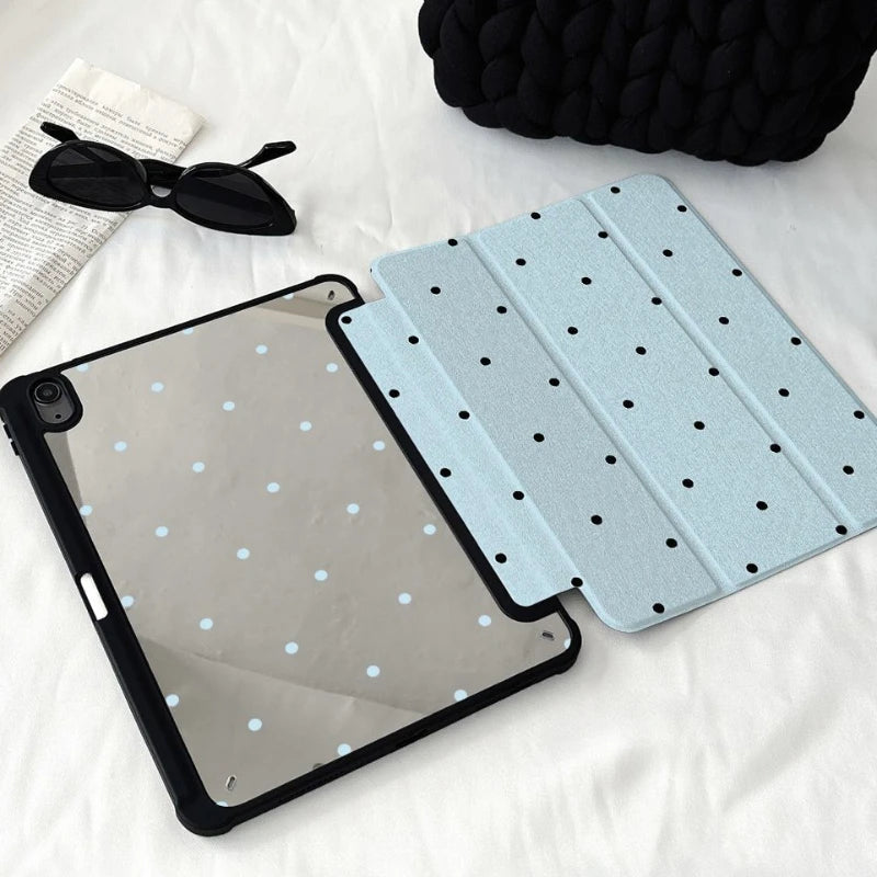 iPad Hülle – Schwarze Polka Dots