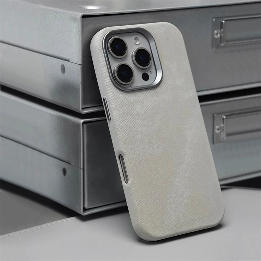Stoßfeste Lederhülle mit Magnet für iPhone 17