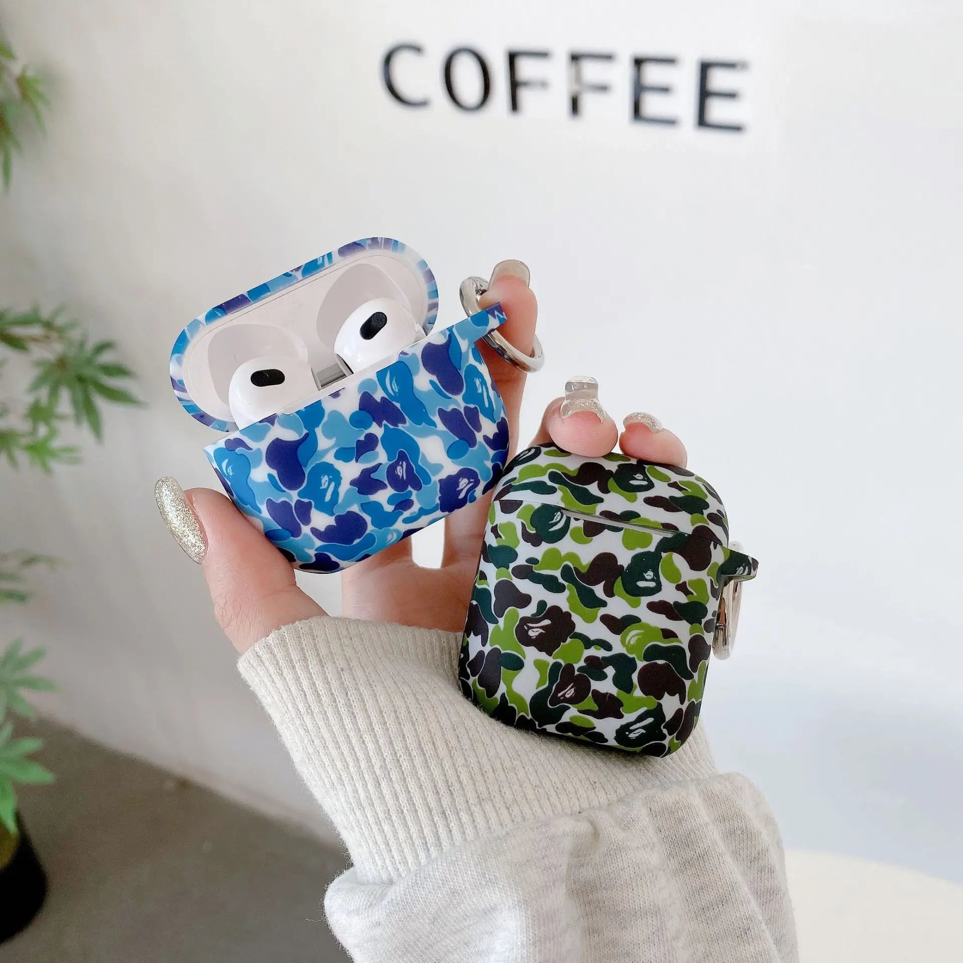 Camo Silikonhülle für AirPods 4 mit Schlüsselband