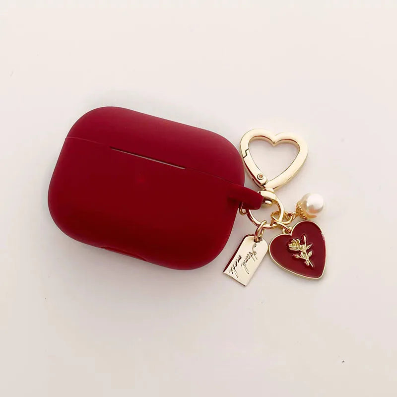 Weinrote Silikonhülle mit Rosenanhänger für AirPods