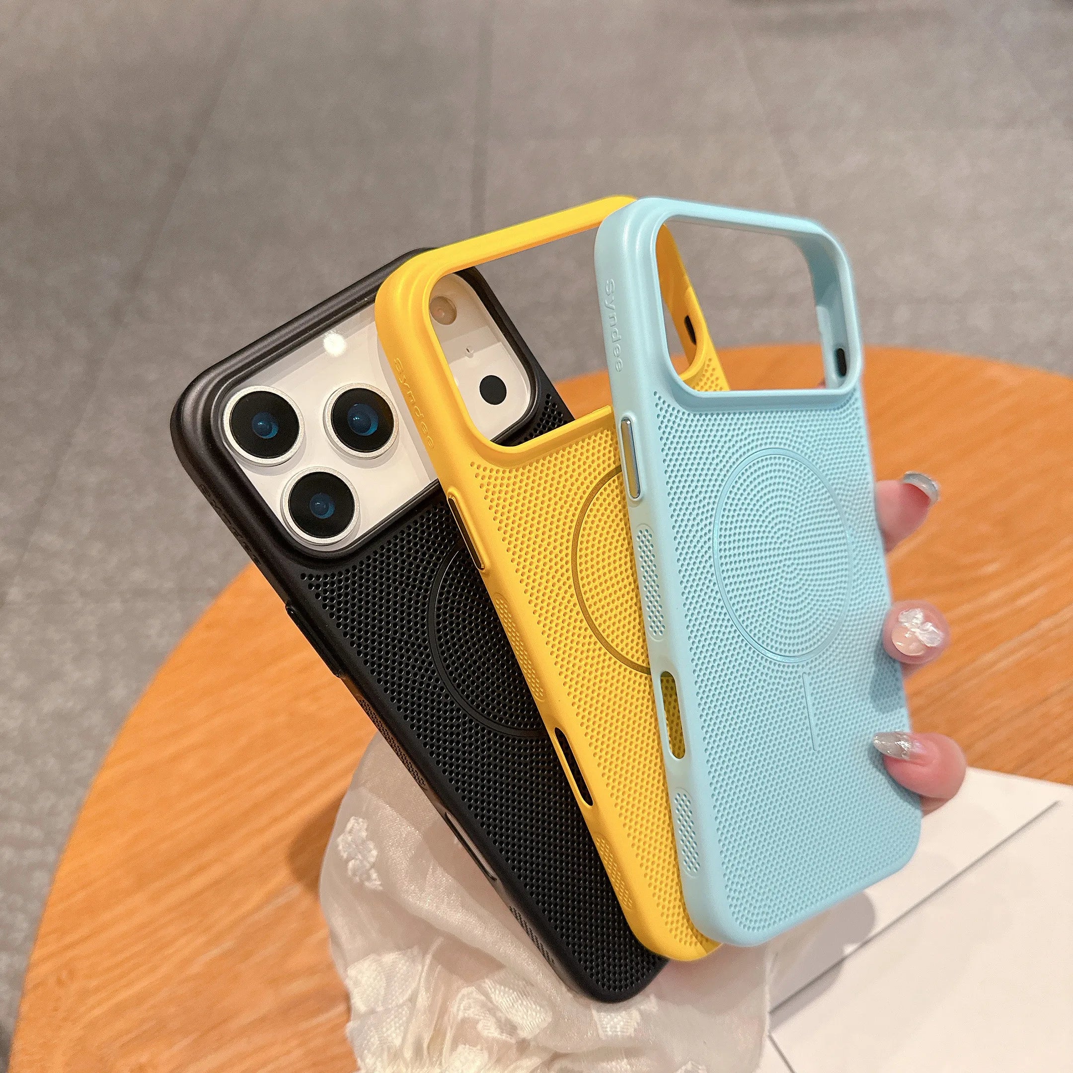 Magnetische Mesh-Hülle mit Kühlung für iPhone 17 Pro Max