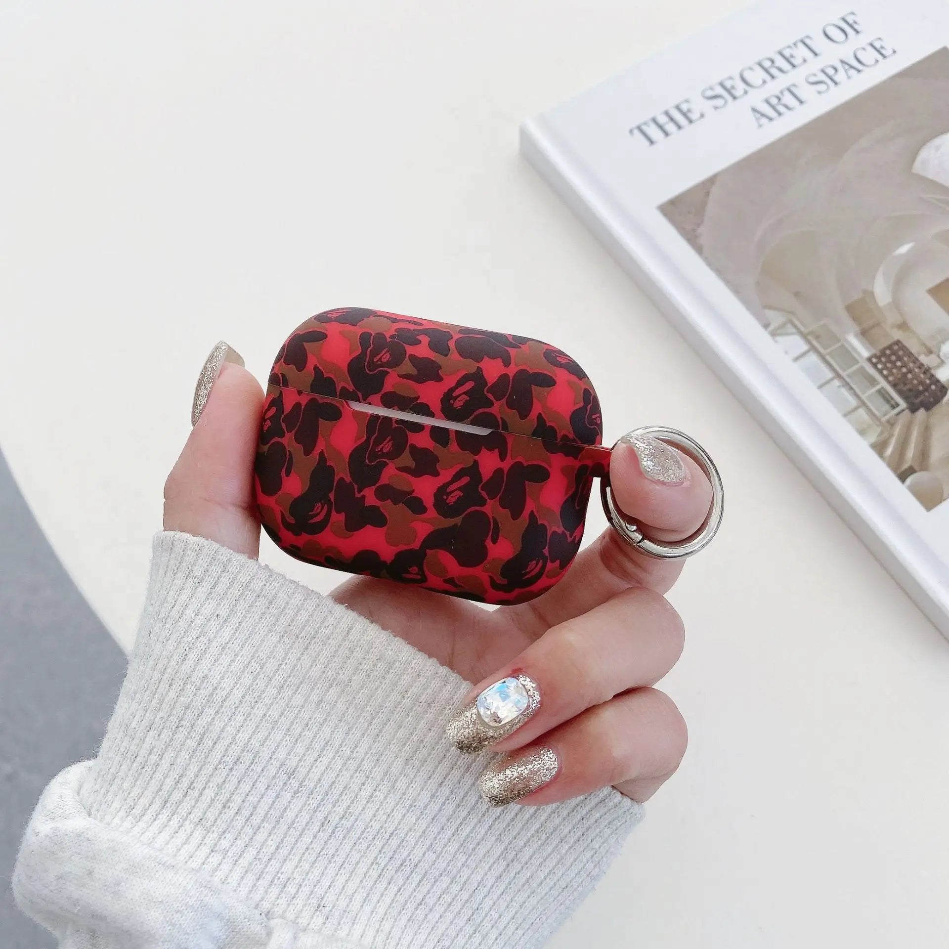 Camo Silikonhülle für AirPods 4 mit Schlüsselband