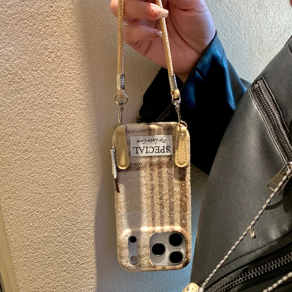 Plüschhülle Retro Stil für iPhone 17 Stoßfest